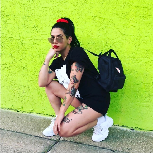 Meet your Posher, Nikki - Picture 1 of 10